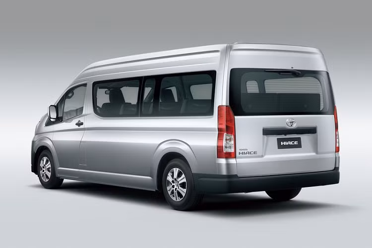 Về trang bị, Toyota Hiace 2020 tại Việt Nam dự kiến sẽ có các trang bị như ABS, 2 túi khí trước, hệ thống cân bằng điện tử và hệ thống hỗ trợ khởi hành ngang dốc...