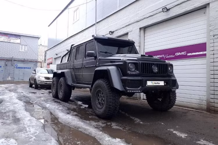 Mới đây, một nhà độ tới từ nước Nga đã cho ra lò sản phẩm độ Mercedes-Benz G500 nâng cấp thành AMG G63 6x6 cực độc đáo và nhanh chóng thu hút sự quan tâm của truyền thông quốc tế.