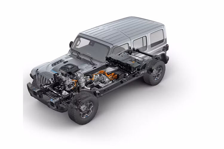 Cụ thể, Jeep Wrangler 4xe 2021 sẽ được phân phối dưới 2 cấp độ duy nhất là Sahara và Rubicon. Theo đó, giá xe Jeep Wrangler 4xe Sahara 2021 sẽ bán ra 47.995 USD (1,11 tỷ đồng) và phiên bản Wrangler 4xe Rubicon 2021 sẽ có giá từ 51.695 USD (1,19 tỷ đồng). Mức giá niêm yết trên vẫn chưa bao gồm thuế liên bang tiêu chuẩn 7.500 USD và phí vận chuyển 1.495 USD.