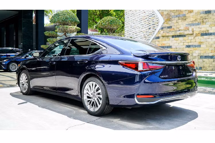 Xe đi kèm với 03 chế độ lái (Drive Mode) bao gồm: Bình thường (Normal), Tiết kiệm nhiên liệu (Eco) và Thể thao (Sport).