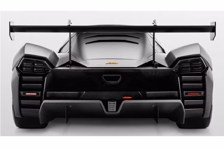 Xe không sử dụng gương chiếu hậu mà được tích hợp hai camera quan sát phía sau. Tại châu Âu, giá xe KTM X-Bow GTX được công bố ở mức 230.000 EUR, tương đương khoảng 6,3 tỷ đồng.
