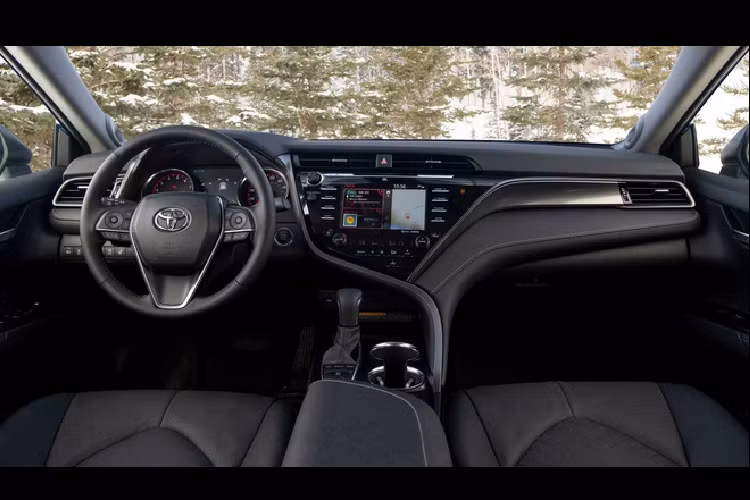 Mức giá xe Toyota Camry AWD 2020 mới này hiện vẫn chưa bao gồm phí giao xe tại thị trường Mỹ, thường sẽ cộng thêm khoảng 900 USD.