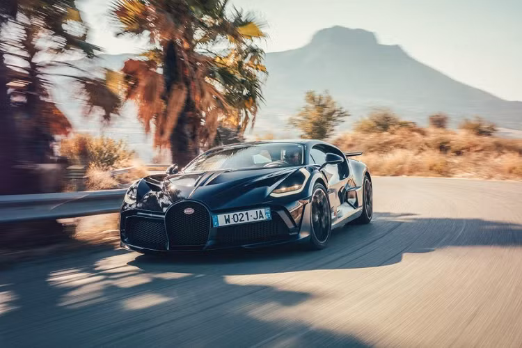 Vấn đề thứ hai là nguy cơ gãy trục lái bên trái phía sau, hai mẫu xe bị ảnh hưởng là Bugatti Chiron và Divo.