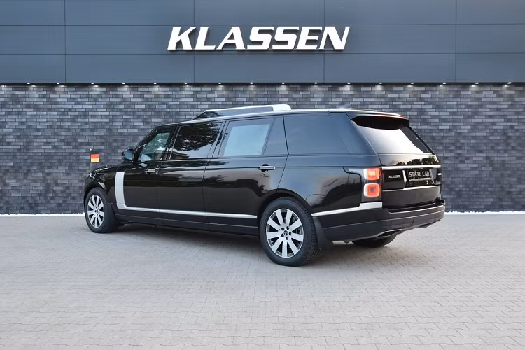 Mẫu SUV hạng sang có thân xe bọc thép, kính chống đạn, có khả năng bảo vệ hành khách bên trong khỏi các cuộc tấn công bằng súng hoặc đạn đạo cấp 7.
