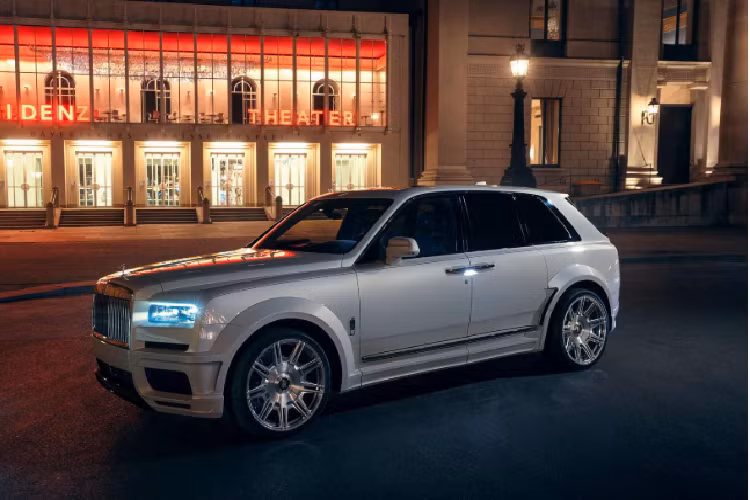 Bản độ Rolls-Royce Cullinan được bộ phận Spofec của hãng độ Novitec trực tiếp thi công. Spofec gần như đã thay đổi hoàn toàn mẫu xe SUV Anh Quốc, đem đến cho nó một giao diện hầm hố hơn cũng như sức mạnh vượt trội hơn. Spofec gọi bản độ này là Overdose.