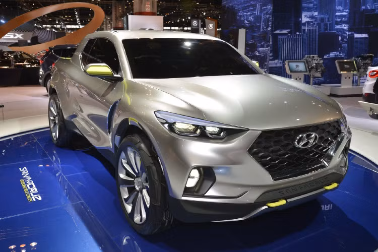 Theo em dự đoán, để bán tại thị trường Bắc Mỹ, bán tải Hyundai chắc chắn sẽ có phiên bản lắp động cơ xăng, vì Mỹ là thị trường chuộng động cơ xăng (đồng thời cũng rất nhạy cảm với động cơ dầu). Hyundai sẽ phát triển nhiều động cơ khác nhau để đáp ứng cho nhiều thị trường.