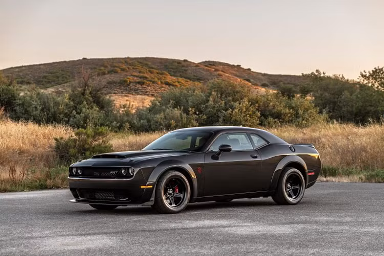 Chiếc xe cơ bắp Dodge Challenger SRT Demon này đã được SpeedKore dùng để phát triển những chi tiết ốp bằng sợi carbon cho những chiếc xe thương mại, đồng thời thử nghiệm phương pháp sản xuất sợi carbon đặc biệt mới.