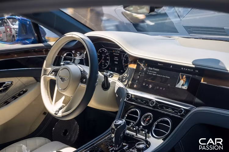 Tuy nhận được nhiều sự thay đổi lớn về mặt ngoại thất, Continental GT First Edition không có nhiều sự xáo trộn ở các thông số kĩ thuật, cụ thể chiều dài x rộng x cao của xe ở mức 4.850 x 1.954 x 1.405 mm. Khác biệt lớn nhất nằm ở việc Bentley đã kéo dài trục cơ sở của phiên bản mới thêm 105 mm lên mức 2.851 mm.