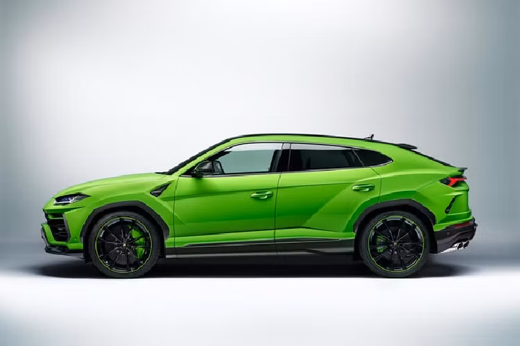 Động cơ trên Urus 2021 vẫn giữ nguyên, xe được trang bị động cơ V8 tăng áp kép cho công suất 641 mã lực và 850 Nm. Phiên bản Lamborghini Urus ST-X dành cho off-road được đồn đoán sẽ có giá bán cao hơn nhiều.
