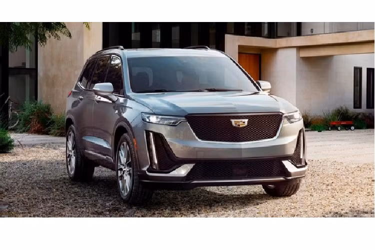 Bên cạnh lớp giáp bảo vệ, hệ thống an toàn của XT6 còn có hệ thống phanh tự động trước người đi bộ, một chế độ nhìn đêm, hệ thống cảnh báo rời làn đường, và cảnh báo va chạm điểm mù phía trước lẫn phía sau. Chiếc XT6 mới của AddArmor còn có bộ lốp run-flat mà có thể di chuyển 80 kg sau khi bị thương tích.