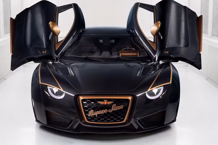 Carmen Boulogne 2021 mới là mẫu hypercar chạy điện được chế tạo để tôn vinh chiếc xe đua cùng tên của hãng xe này trong quá khứ. Đây là một chiếc siêu xe hàng hiếm và chỉ được sản xuất giới hạn 5 chiếc. Toàn bộ được thiết kế và xây dựng dựa trên yêu cầu cá nhân hóa của chủ sở hữu.