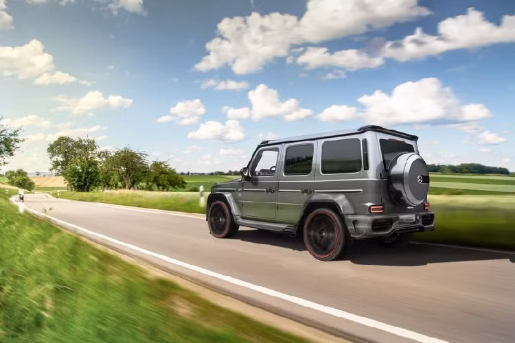 Bên cạnh việc "tăng lực" cho siêu SUV Đức, PerformanceMaster cũng bổ sung một vài nâng cấp thẩm mỹ cho G63 với bodykit thân rộng bằng sợi carbon Aersphere gồm gồm phần mở rộng vòm bánh xe, líp trước với bộ chia gió, líp sau với bộ khuếch tán, khe hút gió bổ sung, các thanh cản va trước/sau sửa đổi, đèn ngày LED và đèn cửa mới. Khách hàng có thể mua thêm nhiều tùy chọn khác như phụ kiện mui xe bằng sợi carbon, cánh gió nóc phía trước đi kèm thanh đèn LED phụ trợ và cánh gió sau.