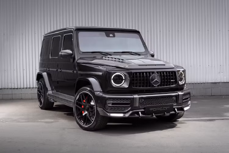 PerformanceMaster cho biết 8 vị khách đầu tiên đặt gói nâng cấp mới cho Mercedes-AMG G63 (có kèm gói ngoại thất Aersphere) sẽ có cơ hội gặp tay đua Công thức 1, Bernd Maylander ở một sự kiện riêng và trải nghiệm cảm giác ngồi cạnh anh chàng này trong chiếc Mercedes-AMG GT4.