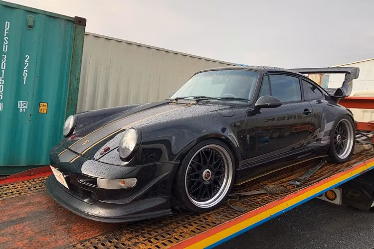 Porsche 930 Turbo nhập khẩu từ Mỹ mất thời gian 4,6 giây để tăng tốc từ vị trí xuất phát lên 100 km/h. Tốc độ tối đa ghi nhận được của mẫu xe này là 250 km/h. Trong khi đó, nếu Porsche 930 Turbo tại thị trường châu Âu sẽ có tốc độ tối đa lên đến 278 km/h.