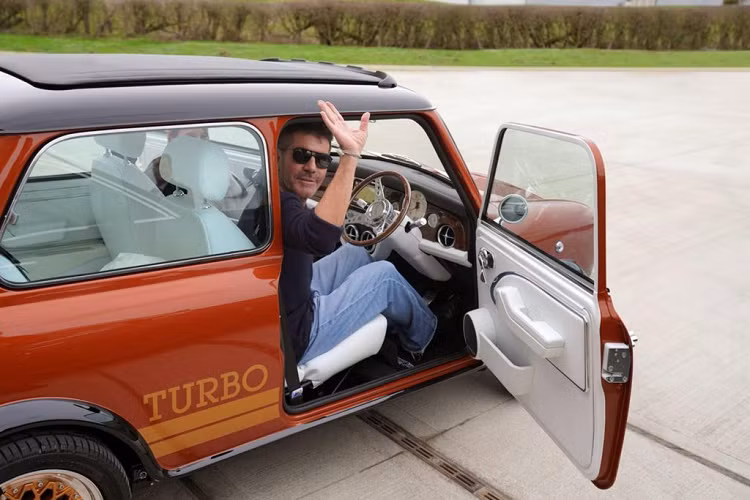 Được chế tạo bởi David Brown Cars, Mini Remastered là phiên bản hiện đại của chiếc hatchback mang tính biểu tượng với nội thất tinh tế. Đối với phiên bản của mẫu xe Mini Remastered Oselli Edition, nó sẽ được trang bị động cơ Stage 3 1.420cc do Oselli phát triển với hơn 100 mã lực.