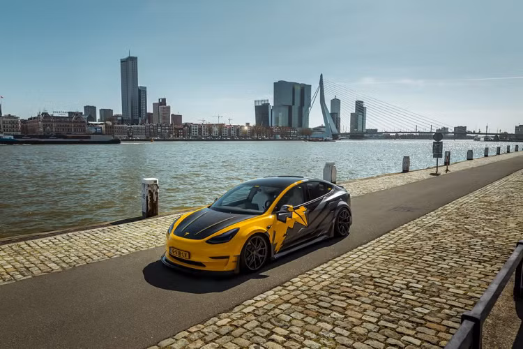 Tesla Model 3 do RevoZport sieu ham ho cua dan choi Ha Lan