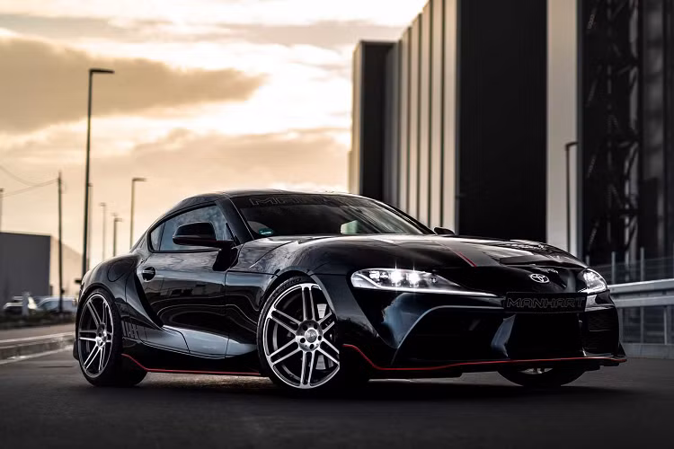 Cả 2 mẫu siêu xe thể thao BMW Z4 và Toyota Supra 2020 mới đều sử dụng chung một nền tảng động cơ. Cả 2 mẫu xe thể thao chủ lực của 2 thương hiệu xe hơi này chia sẻ chung vô số thành phần hệ truyền động cũng như các chi tiết khác. Vì thế mà Manhart đã không mất quá nhiều thời gian để đưa ra bản độ mới này, đưa công suất của chiếc xe tăng thêm 110 mã lực.