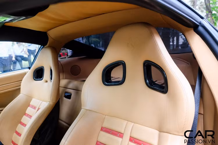 Thiết kế trên Ferrari 599 GTB Fiorano là thành quả của sự hợp tác giữa studio Pininfarina và hãng xe Ý. Có lẽ vì vậy mà tính khí động học trên thân xe luôn là yếu tố được đặt lên hàng đầu, phần đầu xe có thiết kế chúi thấp xuống, trong khi đó đuôi xe lại được mở rộng ra, tăng tính ổn định khi 599 GTB vận hành ở tốc độ cao. Thân xe có một số đặc điểm nổi bật như khe thoát gió đặt sau hốc bánh trước, phía sau cabin là một hốc gió được làm cách điệu. Khiên Scuderia đặt ở hốc bánh trước và logo Pininfarina bằng kim loại đặt dưới hốc gió nhỏ trên thân xe. 