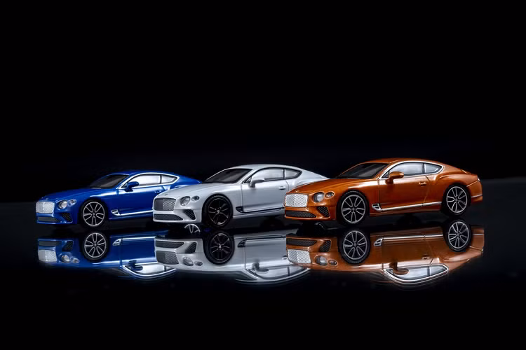 Bentley Continental GT thực tế sở hữu động cơ W12 6.0L, sản sinh công suất 626 mã lực tại 6.000 vòng/phút và mô-men xoắn cực đại 900 Nm tại vòng tua 1.350-4.500 vòng/phút. Tại Việt Nam, Continental GT có giá bán khoảng 25 tỷ đồng.
