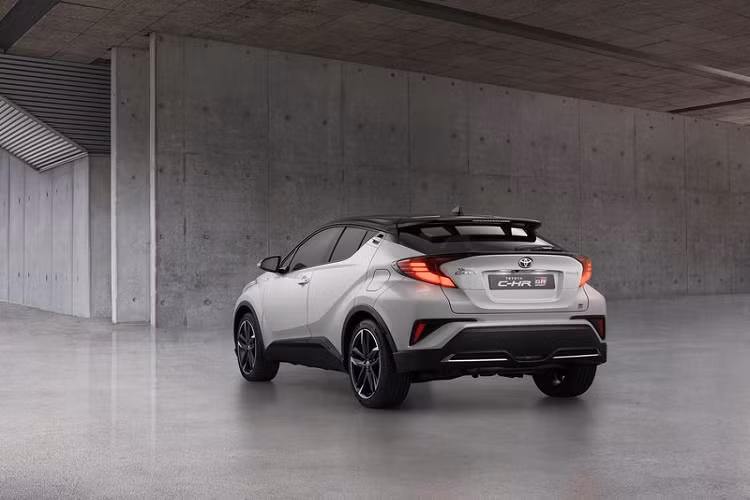 Hãng xe Nhật cho biết gói GR Sport sẽ được bán ra từ tháng 1 năm sau, khi đó hãng sẽ công bố giá xe Toyota C-HR GR Sport 2021 chi tiết hơn. Tuy nhiên là mẫu xe giá tương đối mêm, dự tính chiếc crossover này cũng không đắt hơn nhiều so với bản thường.