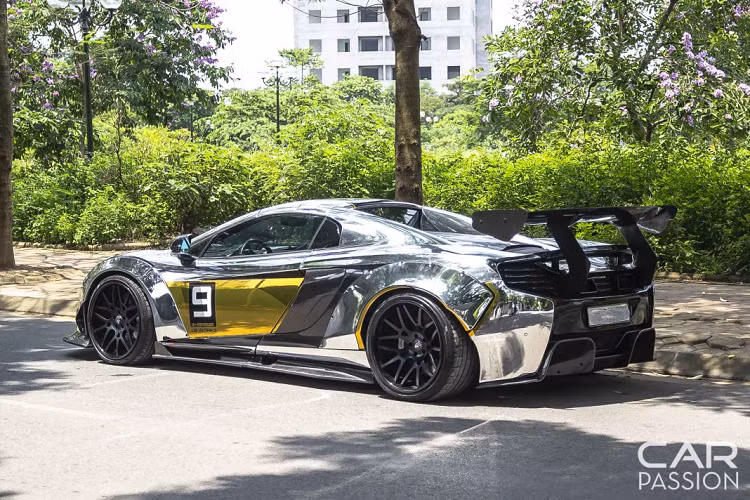 Siêu xe McLaren 650S là mẫu xe thuộc “chương sau” của thương hiệu xe hơi Anh Quốc. 650S được biết đến như một kẻ kế vị của chiếc MP4-12C. McLaren 650S được công bố vào tháng 2 năm 2014 dưới dạng một mẫu xe mới nhưng được xây dựng dựa trên MP4-12C với 25% bộ phận mới và chính thức được ra mắt trước công chúng tại triển lãm Geneva Motor Show 2014.