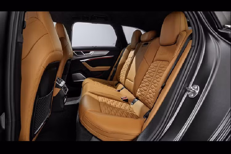 Tuy nhiên, Audi RS6 Avant 2021 vẫn rẻ hơn 12.000 USD so với bản tiêu chuẩn Porsche Panamera Turbo Sport Turismo.
