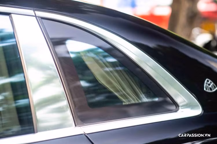 Kết hợp với vẻ ngoài đầy sang trọng của S600 Pullman chính là bộ mâm đặc được đánh bóng cẩn thận. Đây cũng chính là một bộ mâm quen thuộc trên những chiếc S600 Maybach tại Việt Nam.