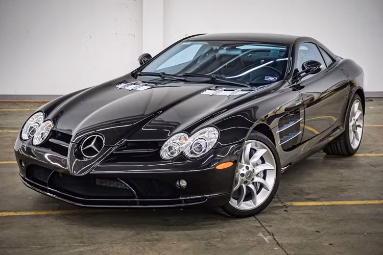  Thương hiệu Mercedes-Benz biết cách kết hợp giữa vẻ đẹp và sự thanh lịch với hiệu suất và công nghệ. Hơn nữa, có thể thấy, bí quyết thành công trong thiết kế hiện tại của Mercedes-Benz chính là sự kết hợp giữa trí thông minh, sự sáng tạo và cảm xúc.