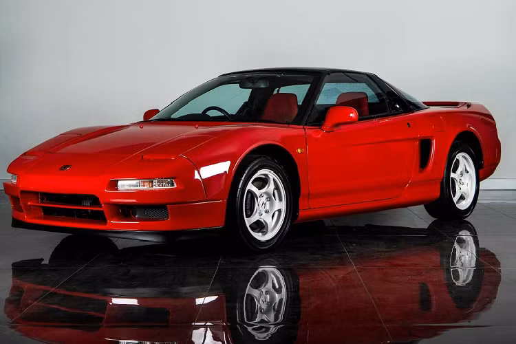 Mẫu xe thể thao Honda NSX Type R được sản xuất dành riêng cho thị trường nội địa Nhật Bản. Đối với những người yêu thích dòng xe JDM (xe nội địa Nhật), Honda NSX là mẫu xe mang tính biểu tượng. Trong khi đa số các mẫu xe JDM đều được đưa ra quốc tế thì Honda NSX Type R chưa bao giờ ra khỏi biên giới Nhật Bản.