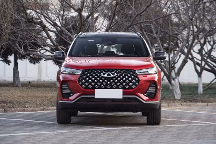 Như vậy, đây là mẫu xe có mô-men xoắn lớn nhất trong phân khúc crossover cỡ B tại thị trường Philippines hiện nay. Động cơ kết hợp với hộp số biến thiên vô cấp CVT, giả lập 9 cấp số. Hiện giá xe Chery Tiggo 7 Pro tại thị trường Philippines vẫn chưa được công bố.