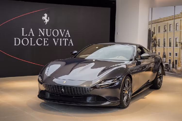 Sau khi ra mắt toàn cầu cách đây 7 tháng, Ferrari Roma 2020 mới đã chính thức ra mắt tại thị trường Malaysia. Những tín đồ của "ngựa chồm" tại quốc gia này sẽ đón nhận chiếc Ferrari Roma sớm nhất là từ quý 1/2020.