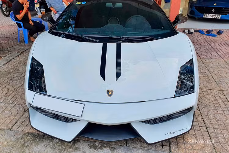 Trên thực tế, dù là một chiếc xe "có 1 không 2" tại Việt Nam nhưng siêu phẩm Lamborghini Gallardo Spyder Performante này lại rất kín tiếng.