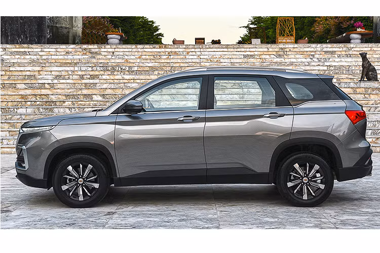 Theo hãng xe Mỹ, giá xe Chevrolet Captiva 2020 chưa bao gồm thuế VAT 7%, chưa bao gồm bảo hiểm, phim cách nhiệt, chi phí đăng ký xe (khoảng 70.000 baht - khoảng 52 triệu đồng). Tuy nhiên, khách hàng khi mua có thể áp dụng nhiều hình thức thanh toán, trong đó có việc vay mua xe. Khoản vay có thể chia thành nhiều đợt và trả lên đến tận 84 tháng (7 năm). Chi phí mỗi tháng chỉ khoảng hơn 7.000 baht nếu bản LS.