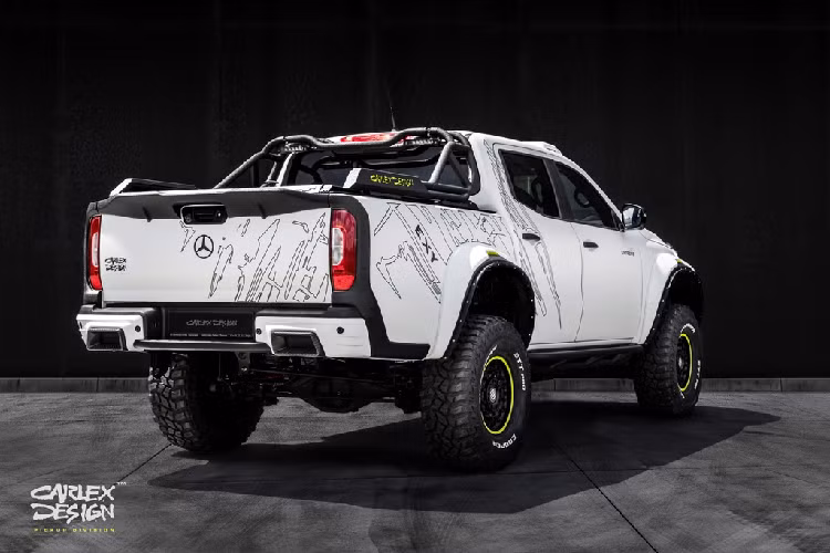 Để phù hợp hơn với những cung đường off-road khó khăn, Pickup Design đã thay thế hệ thống treo nguyên bản thành hệ thống treo mới giúp tăng chiều cao xe thêm 100 mm. Hệ thống ống xả cũng được nâng cấp bằng hệ thống ống xả đặc biệt mới.