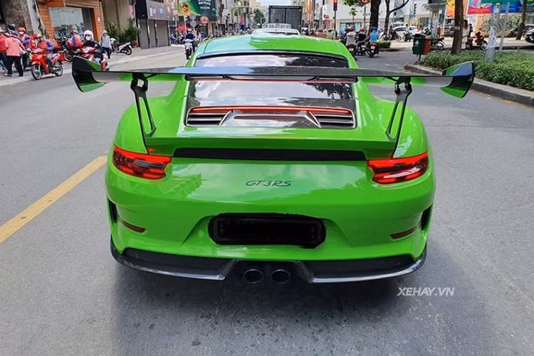 Với biệt danh "Xe đua trên đường phố", Porsche 911 GT3 RS là niềm mơ ước của bất cứ fan tốc độ nào trên toàn thế giới. Tại Việt Nam, giá xe Porsche 911 GT3 RS được phân phối chính hãng với giá hơn 17 tỷ đồng.