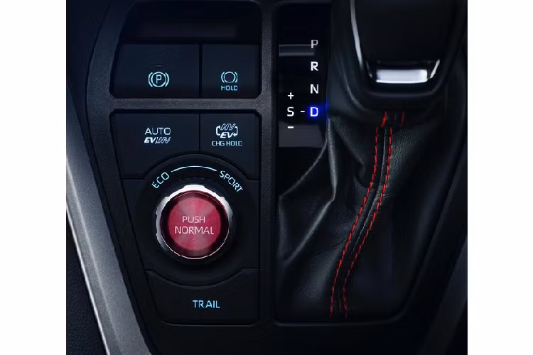 Khoang lái được thiết kế thể thao, màn hình cảm ứng đa phương tiện 9 inch hỗ trợ Apple CarPlay và Android Auto, ghế trước và sau sưởi, cốp điện, cửa sổ trời toàn cảnh, màn hình head-up và nhiều tính năng khác.