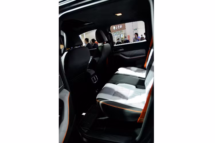 Trong khi mẫu concept Black Bullet mới trông thật sự ấn tượng, nhà sản xuất Great Wall không nói rõ ý định có đưa nó vào sản xuất thương mại hay không. Nếu có, Black Bullet chắc sẽ mang vai trò một chiếc bán tải cao cấp, nhắm tới những người mê off-road và có thừa đủ kinh tế.