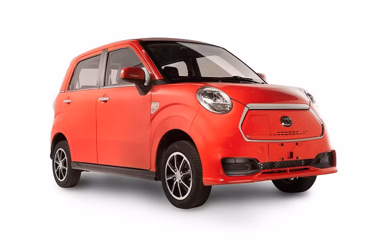 Kandi K27 đi kèm gói pin 17,69 kWh, giúp xe di chuyển quãng đường khoảng 160 km. Kandi K27 được trang bị động cơ điện mang mã TZ180XS-EP04515, sản sinh công suất 27 mã lực. Với sức mạnh này, chiếc xe nặng 1,03 tấn có thể đạt vận tốc tối đa 101 km/h.