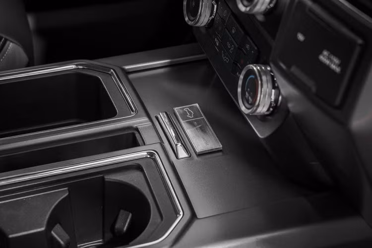 Với trang bị này, phiên bản F-150 của MSA sẽ không thua kém gì so với một chiếc F-150 Raptor. Về thông số, Hệ thống treo Baja này nâng cấp độ chênh của bánh xe (wheel travel) lên một khoảng 279 mm, đồng thời kéo dãn trục bánh thêm 343 mm so với chiếc F-150 nguyên bản.