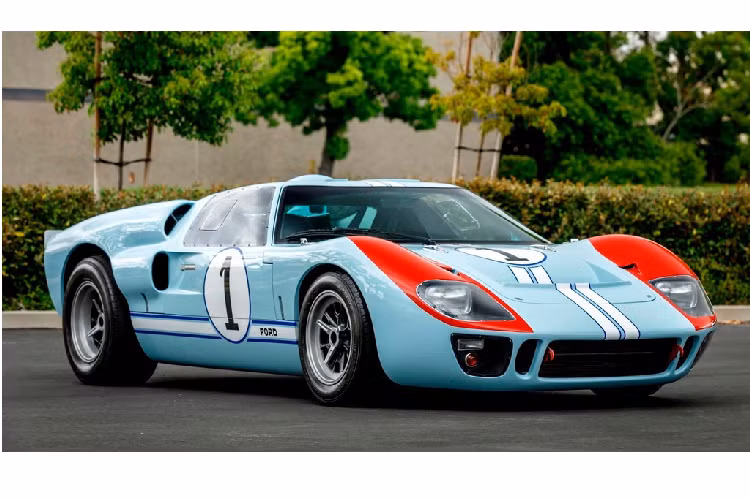 Trong khi bộ phim "Ford v Ferrari" đang đứng đầu trên bảng xếp hạng với đánh giá 92% từ Rotten Tomatoes, những tín đồ điện ảnh giờ đây có thể sở hữu chính chiếc siêu xe Ford GT40 xuất hiện ngay trong bộ phim này.