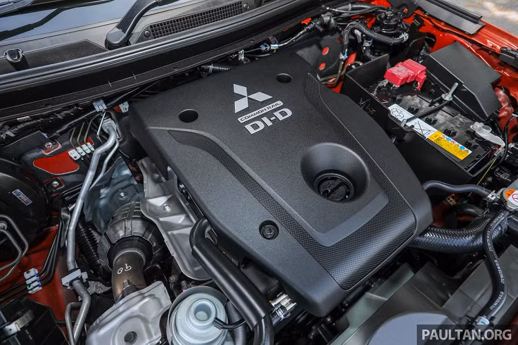 Triton Adventure X được trang bị hệ thống động cơ tăng áp diesel MIVEC VGT 2.4L, sản sinh công suất 179 mã lực và mô-men xoắn 430 Nm. Đi kèm với động cơ là hộp số tự động 6 cấp và hệ dẫn động 4 bánh.