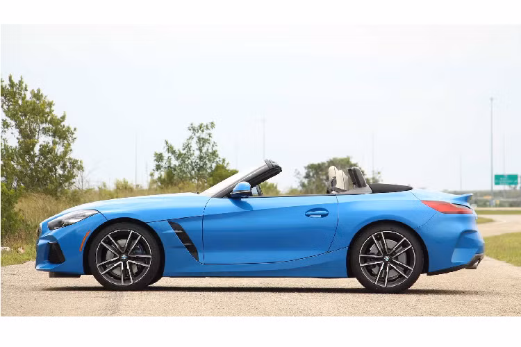 Xe sẽ được giới thiệu tại Việt Nam vào thời điểm quý III/ năm nay. Mức giá xe BMW Z4 2020 mới dự kiến sẽ không dưới 3 tỷ đồng.