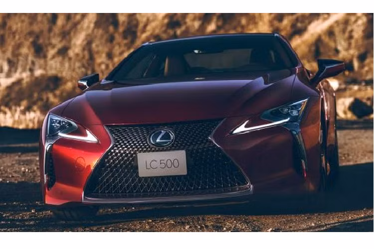 Như vậy, Lexus LC 500 2020 mới đắt hơn 310.000 RM (khoảng 1,69 tỷ đồng) so với những chiếc LC được giới thiệu lần đầu tiên ở thị trường Malaysia cách đây 3 năm (7/2017), tất nhiên, LC 500 2020 sẽ có nhiều trang bị hơn bản cũ. Lexus LC 500 facelift ra mắt toàn cầu hồi tháng 4 năm nay, với phần lớn các sửa đổi diễn ra ở phía sau lớp thân vỏ tuyệt đẹp.