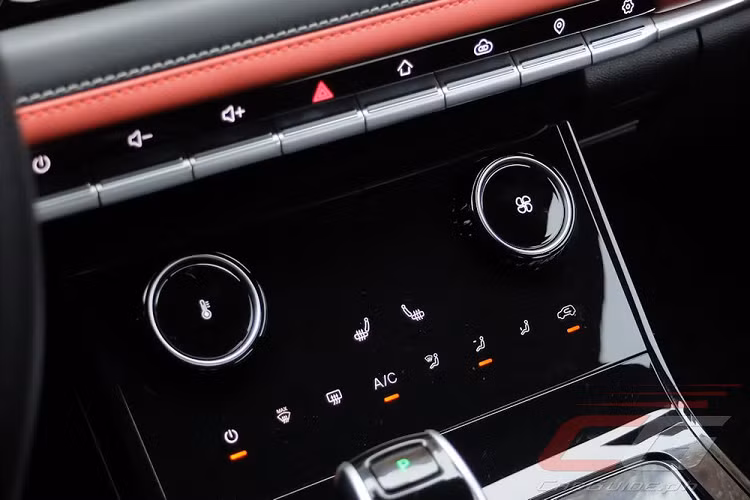 Cách bố trí màn hình giống xe Land Rover của Chery Tiggo 7 Pro cũng không phải là ngẫu nhiên. Hiện Land Rover đang là đối tác của thương hiệu Chery tại thị trường Trung Quốc.