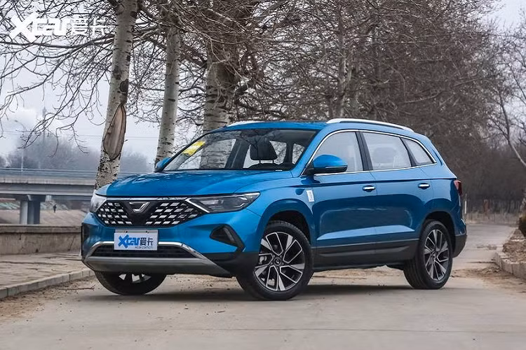 Jetta không phải là một cái tên xa lạ của ngành xe bởi nó gắn liền với một mẫu sedan hạng C của Volkswagen. Tuy nhiên, giờ đây Jetta còn là tên của một thương hiệu mới thuộc liên doanh FAW-Volkswagen ở thị trường nội địa Trung Quốc và vừa ra mắt xe Jetta VS7 2020 mới.