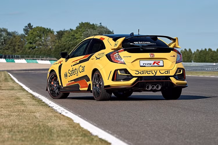 Ông Francois Ribeiro, promoter của WTCR, chia sẻ việc lựa chọn Honda Civic Type R làm xe Safety Car cho giải đua WTCR là hoàn toàn phù hợp. Mẫu xe này có đủ các yếu tố cần thiết của một chiếc Safety Car như độ an toàn, cảm giác lái linh hoạt cũng như tốc độ ấn tượng...