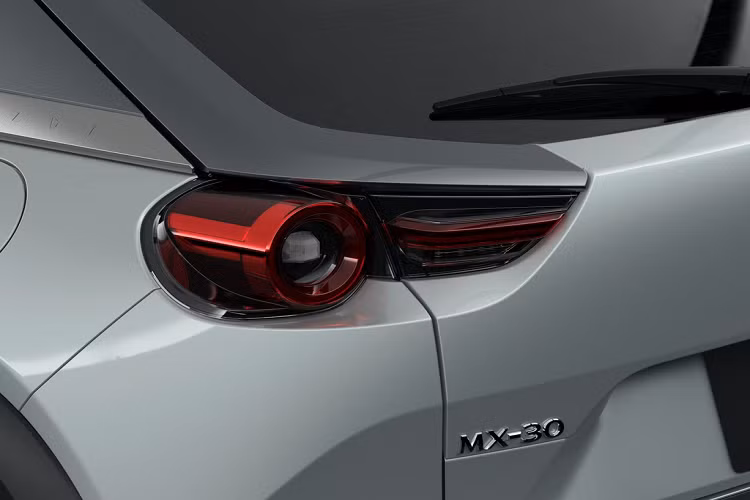 Hai mẫu xe nói trên được Mazda cung cấp hệ thống hybrid nhẹ kết hợp cùng động cơ xăng 2.0L, sản sinh công suất 120 mã lực (Mazda3) và 148 mã lực (CX-30).