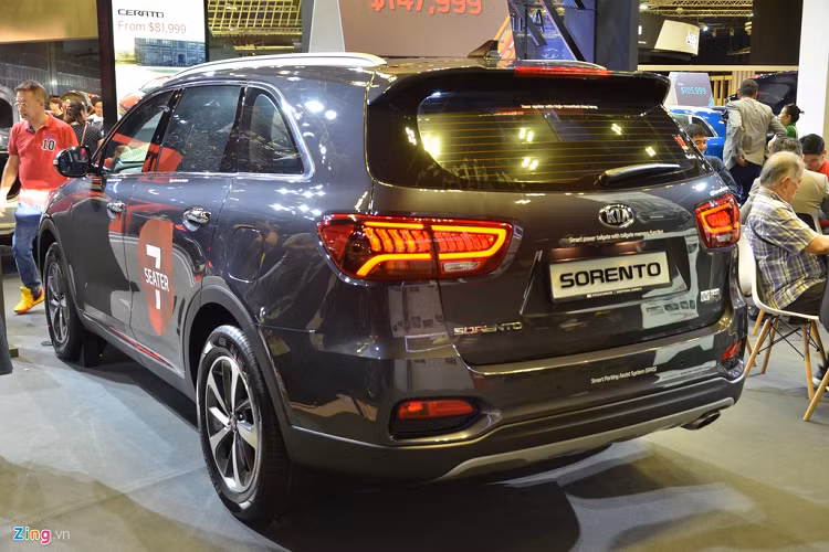 Phiên bản nâng cấp của Sorento không có quá nhiều sự thay đổi so với trước đây. Thiết kế của Kia Sorento 2020 mới được lấy cảm hứng từ chiếc concept Cross GT được giới thiệu từ 2013. 