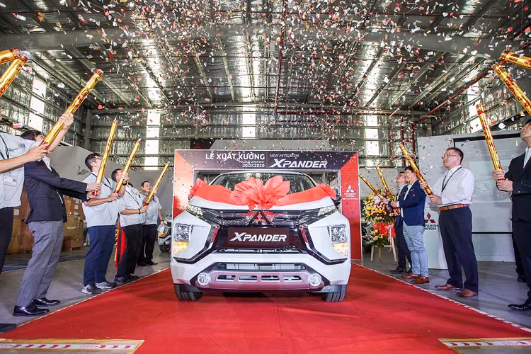 Cùng với việc bổ sung thêm phiên bản Xpander AT lắp ráp trong nước (CKD), Mitsubishi Motors Việt Nam đang phân phối 03 phiên bản Xpander. Cụ thể, giá xe Mitsubishi Xpander AT 2020: 630.000.000 Nhập khẩu; Xpander AT 2020 (CKD): 630.000.000 Lắp ráp trong nước; Xpander MT 2020: 550.000.000 Nhập khẩu.