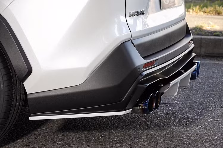 Tuy không mang tới những thay đổi bên dưới nắp capo nhưng Kuhl Racing dường như đã có sự chuẩn bị tốt cho mẫu Toyota RAV4 GR hoàn toàn mới– dòng sản phẩm được Toyota hứa hẹn cho ra mắt trong thời gian tới với nhiều nâng cấp hiệu năng.